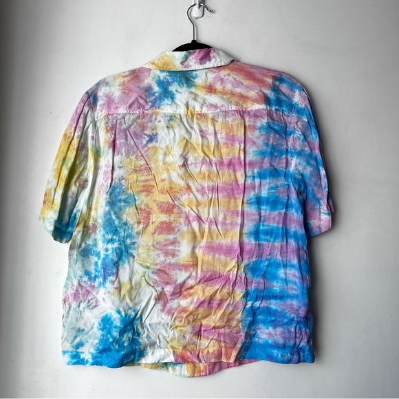 Urban Outfitters Oversized Watercolor Tie Dye Button Down Short Sleeve Top S NWT - Picture 4 of 4